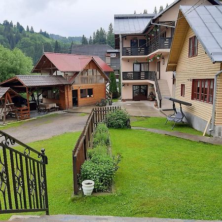 Lip Si Ely Hotel Dâmbovicioara Bagian luar foto
