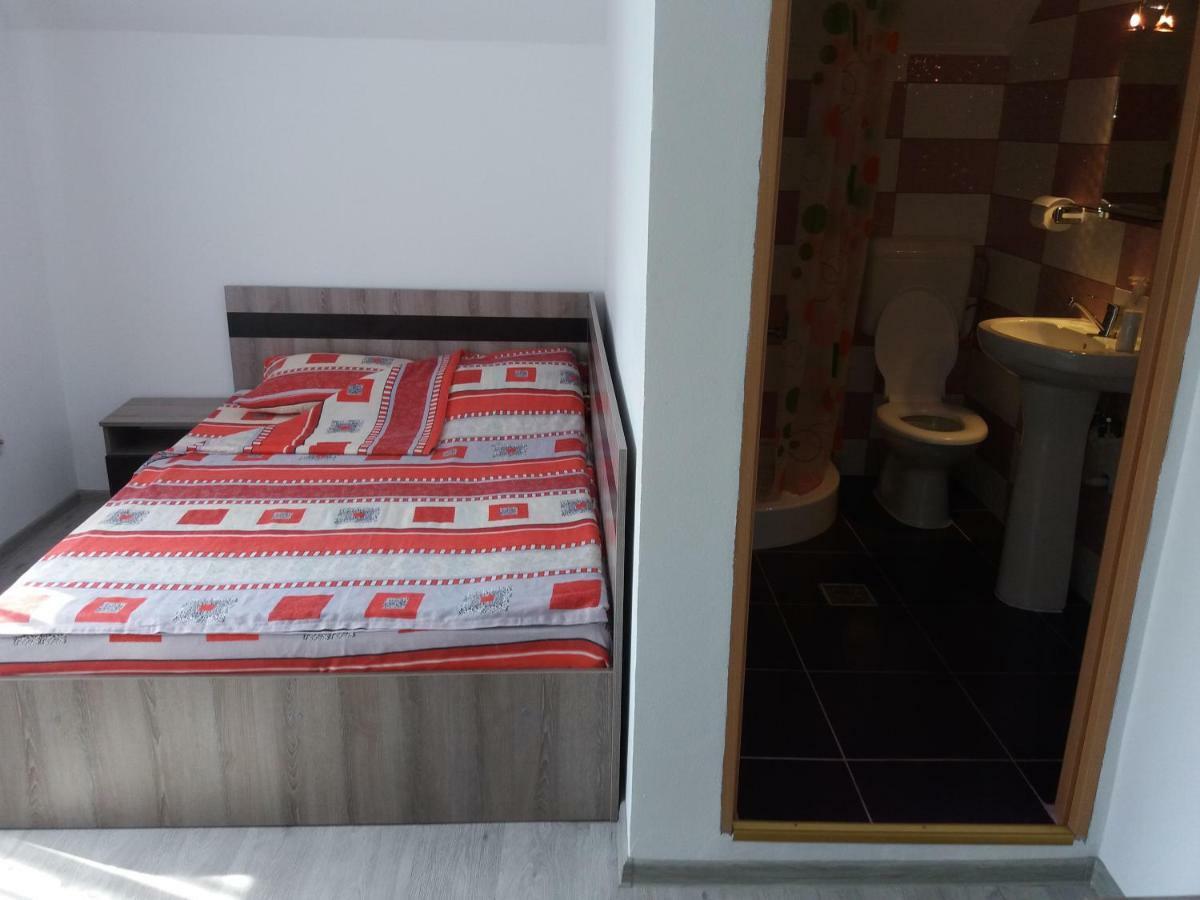 Lip Si Ely Hotel Dâmbovicioara Bagian luar foto