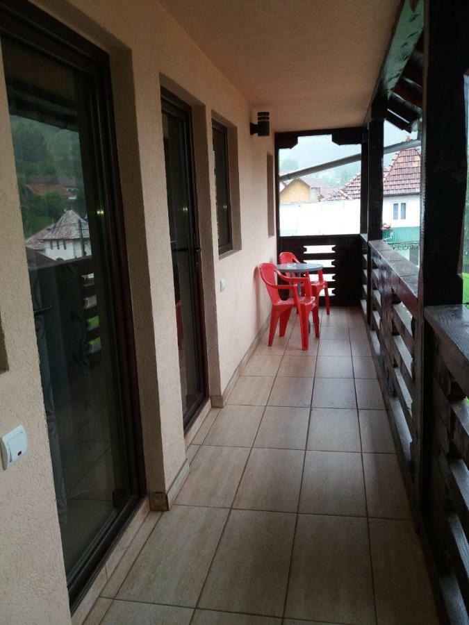 Lip Si Ely Hotel Dâmbovicioara Bagian luar foto