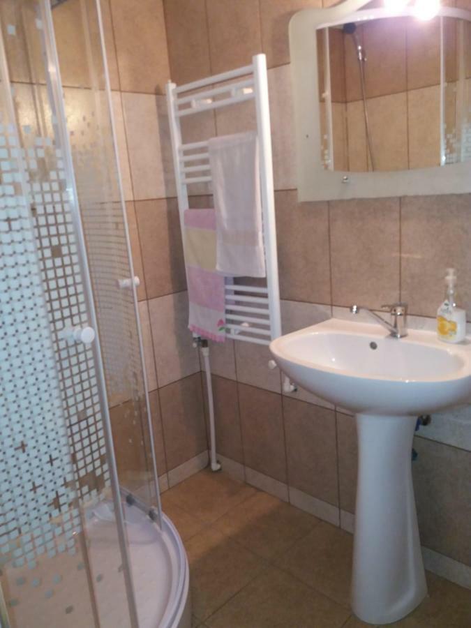 Lip Si Ely Hotel Dâmbovicioara Bagian luar foto